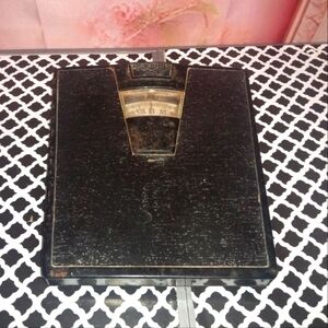 Vintage Newport bathroom scale